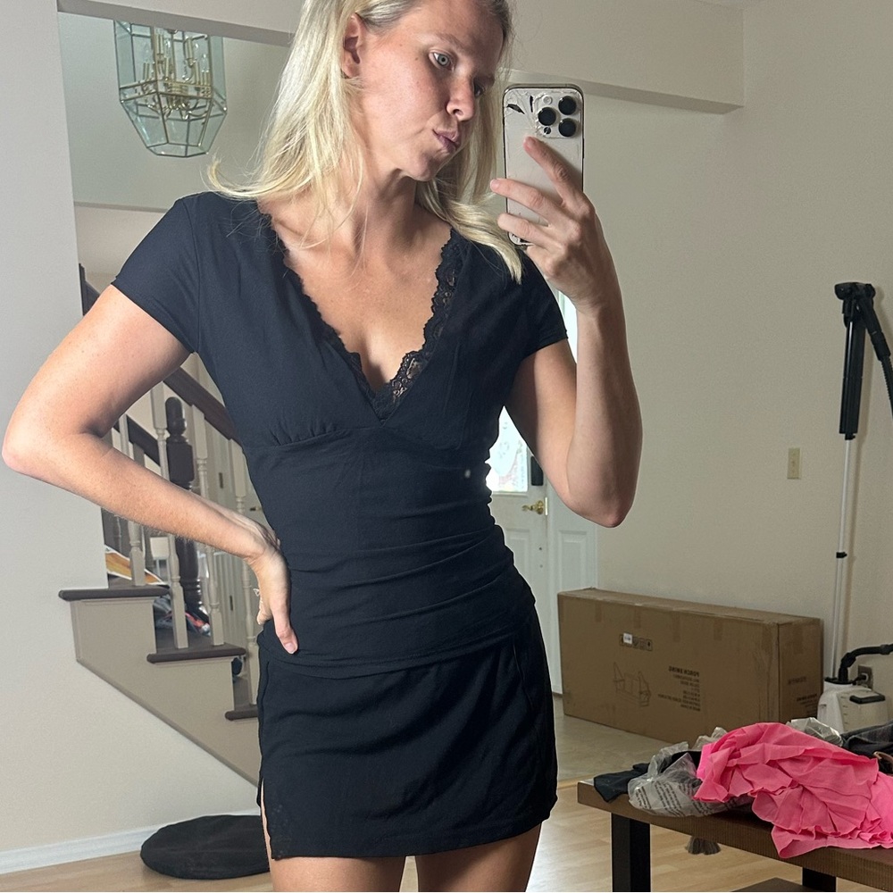 Vintage y2k Black top with a deep v neck and lace

Size large but fits me (s/m)